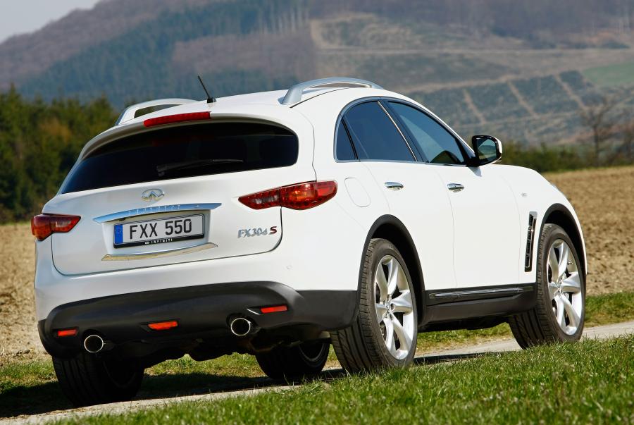  Infiniti FX30d S 2010 года  (фото 7 из 28)